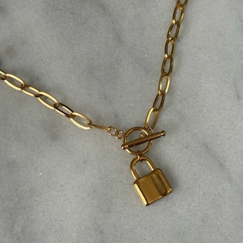 COPY - Gold Chain Link Lock Pendant Necklace 

Brand New - Picture 4 of 4